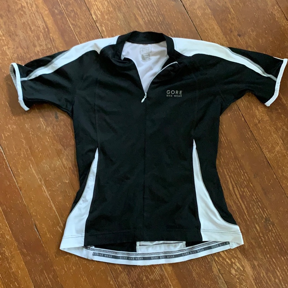 Gore women’s cycling jersey